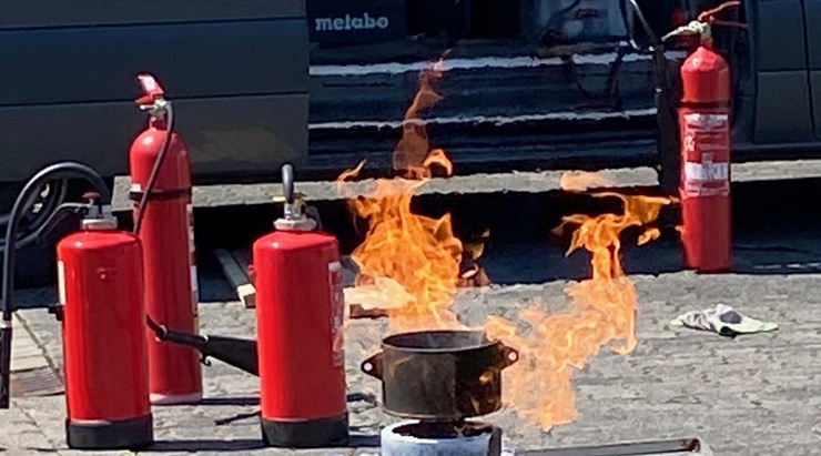 Brandschutzausbildung 1 Niemals gegen den Wind!